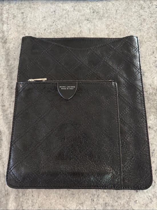 Marc Jacobs Accessories - Marc Jacobs Black Quilted Leather Tablet Sleeve with Front Zip Pocket